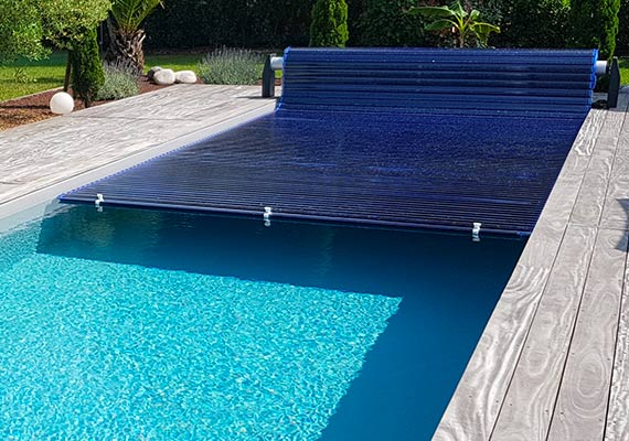 Volet piscine avec lames chauffantes